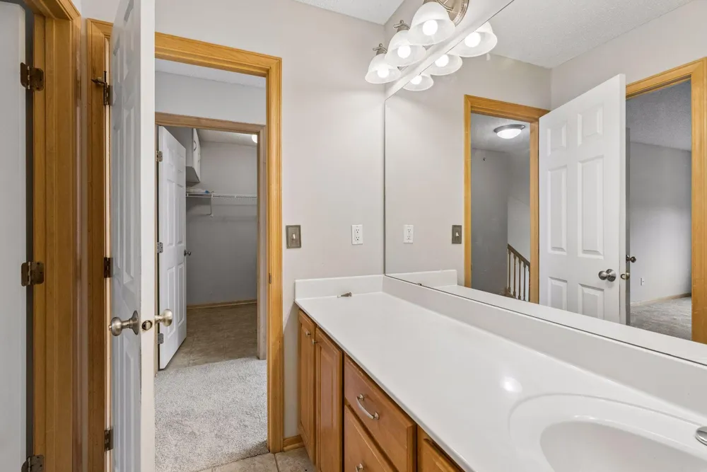1662 Village Trail E #3 Maplewood, MN 55109