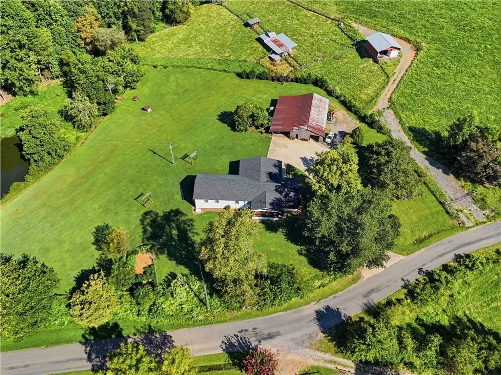 1673 Rackley Road Ellijay, GA 30536