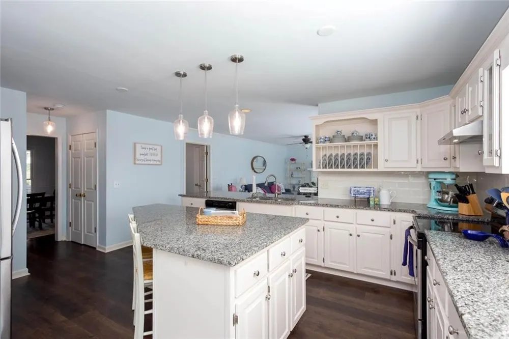 6011 Fairlong Court NW Acworth, GA 30101