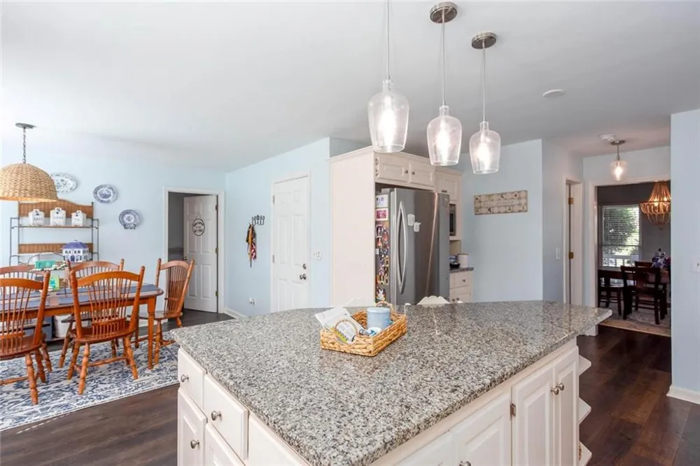 6011 Fairlong Court NW Acworth, GA 30101