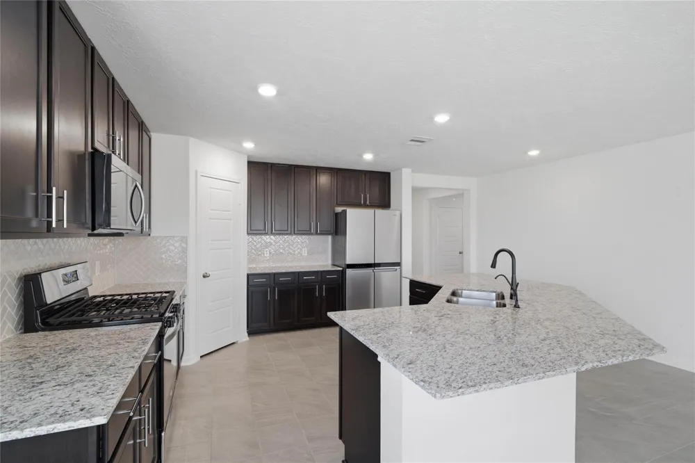 2902 Dardanos Lane Fresno, TX 77545