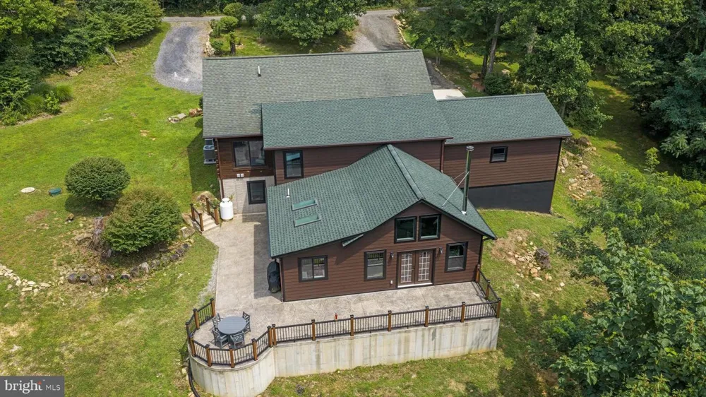 3967 HIDDEN VALLEY LANE Linden, VA 22642