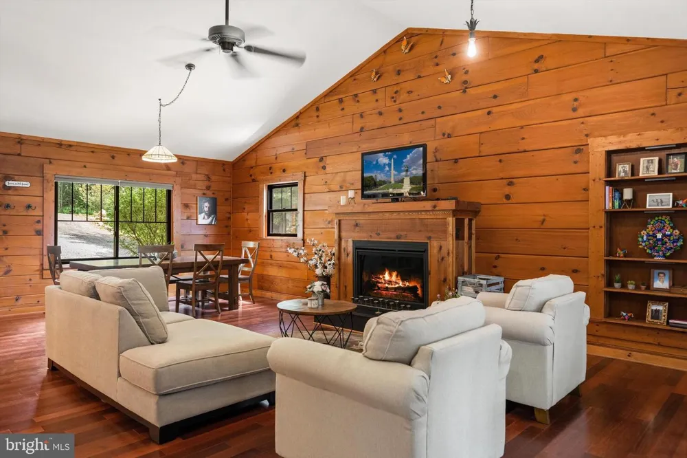 3967 HIDDEN VALLEY LANE Linden, VA 22642