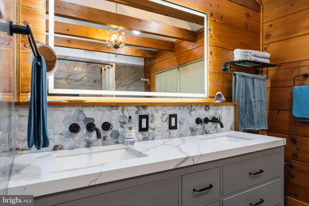 3967 HIDDEN VALLEY LANE Linden, VA 22642