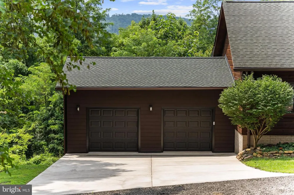 3967 HIDDEN VALLEY LANE Linden, VA 22642
