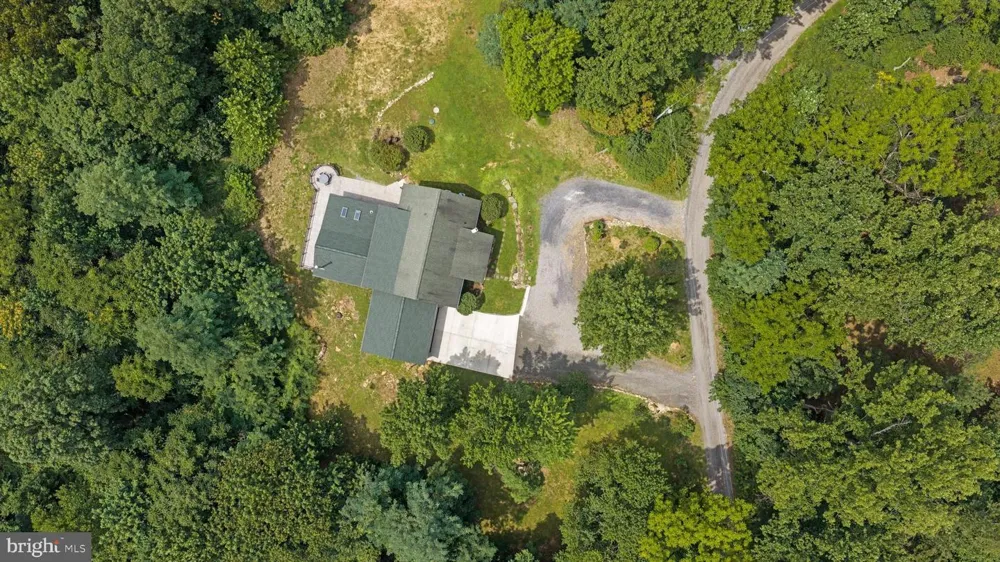 3967 HIDDEN VALLEY LANE Linden, VA 22642