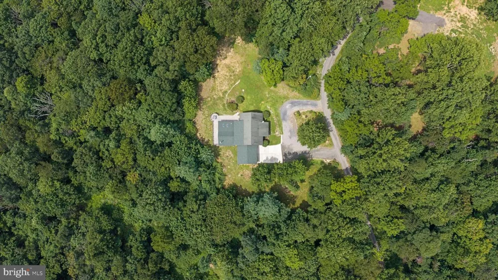 3967 HIDDEN VALLEY LANE Linden, VA 22642