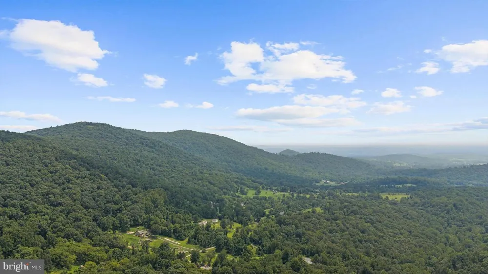 3967 HIDDEN VALLEY LANE Linden, VA 22642