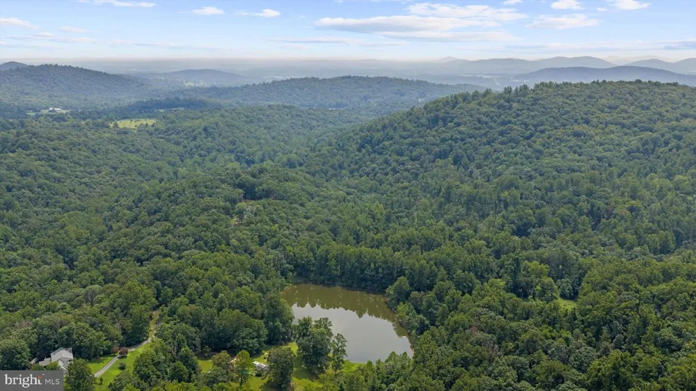 3967 HIDDEN VALLEY LANE Linden, VA 22642