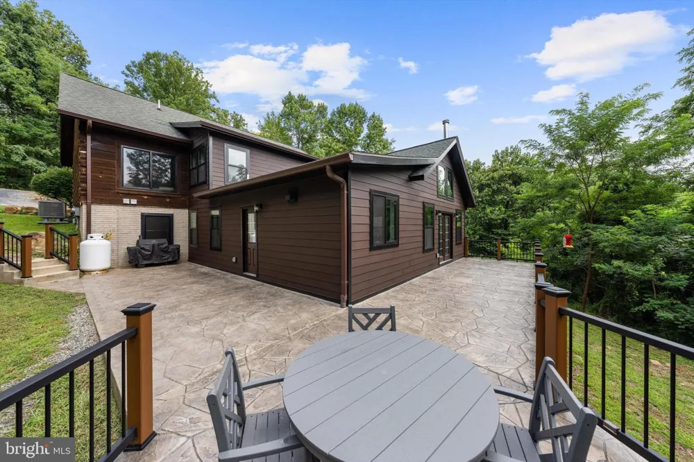3967 HIDDEN VALLEY LANE Linden, VA 22642