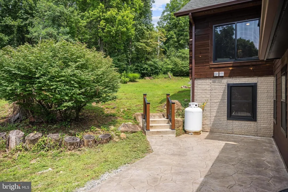 3967 HIDDEN VALLEY LANE Linden, VA 22642