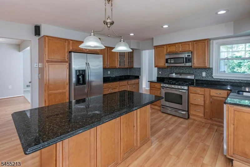 9 Chipwood Ln North Brunswick, NJ 08902