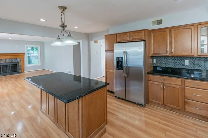 9 Chipwood Ln North Brunswick, NJ 08902