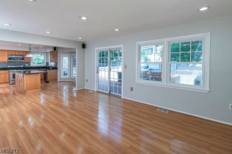 9 Chipwood Ln North Brunswick, NJ 08902