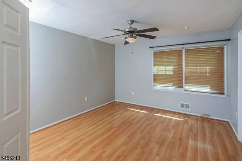 9 Chipwood Ln North Brunswick, NJ 08902