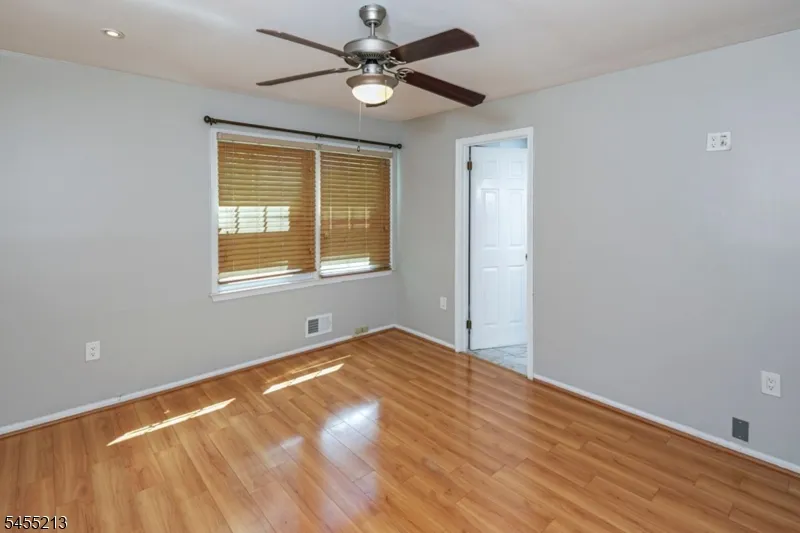 9 Chipwood Ln North Brunswick, NJ 08902