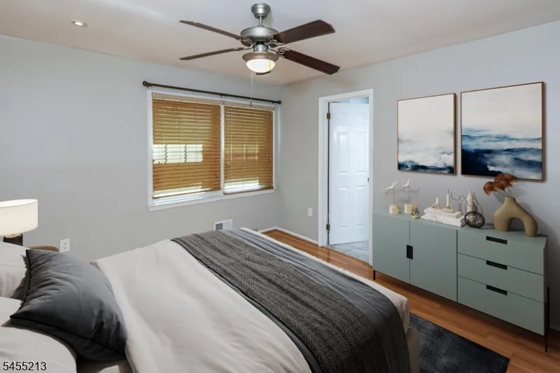 9 Chipwood Ln North Brunswick, NJ 08902
