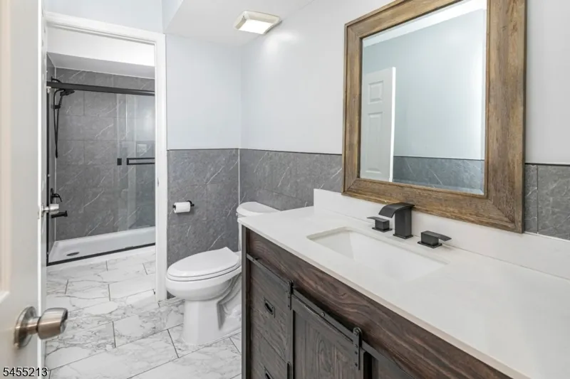 9 Chipwood Ln North Brunswick, NJ 08902