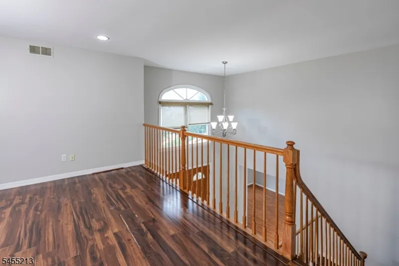 9 Chipwood Ln North Brunswick, NJ 08902