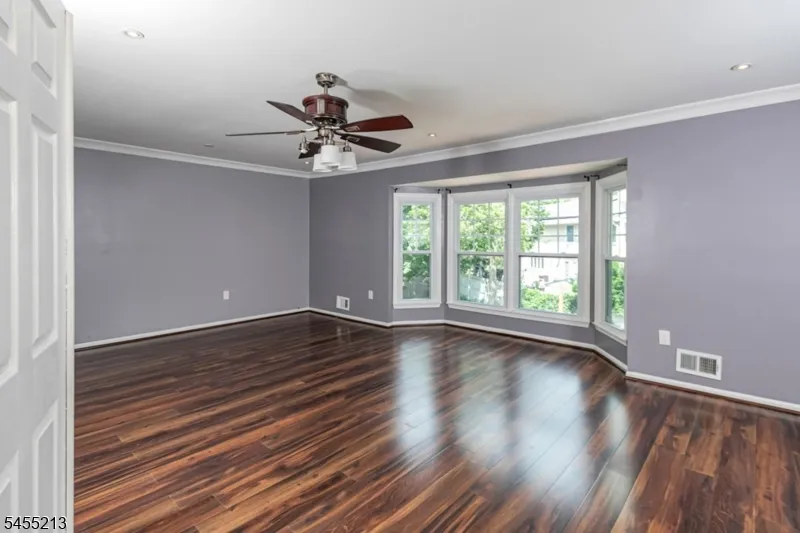 9 Chipwood Ln North Brunswick, NJ 08902