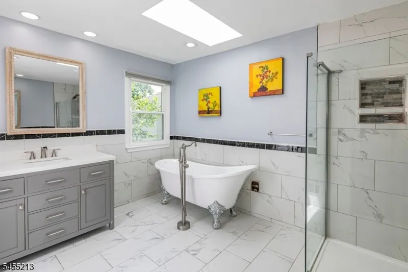 9 Chipwood Ln North Brunswick, NJ 08902