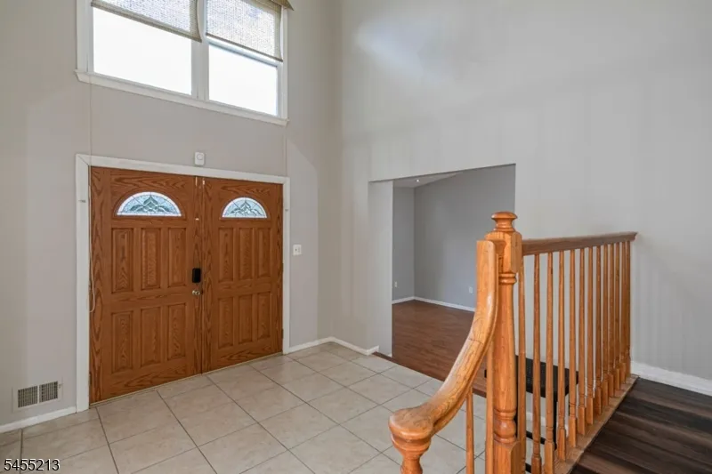 9 Chipwood Ln North Brunswick, NJ 08902