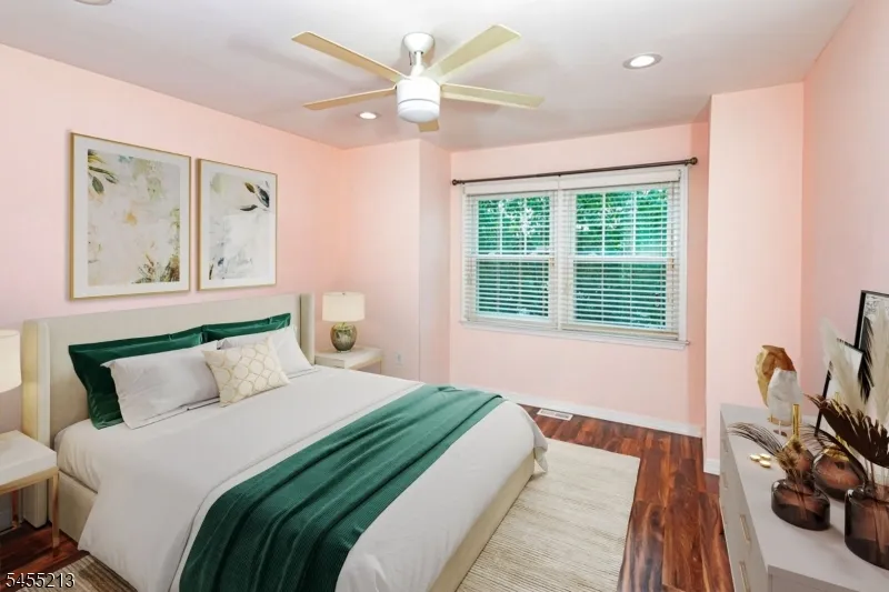 9 Chipwood Ln North Brunswick, NJ 08902