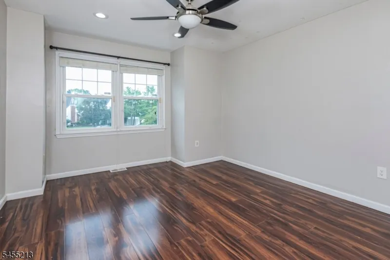 9 Chipwood Ln North Brunswick, NJ 08902