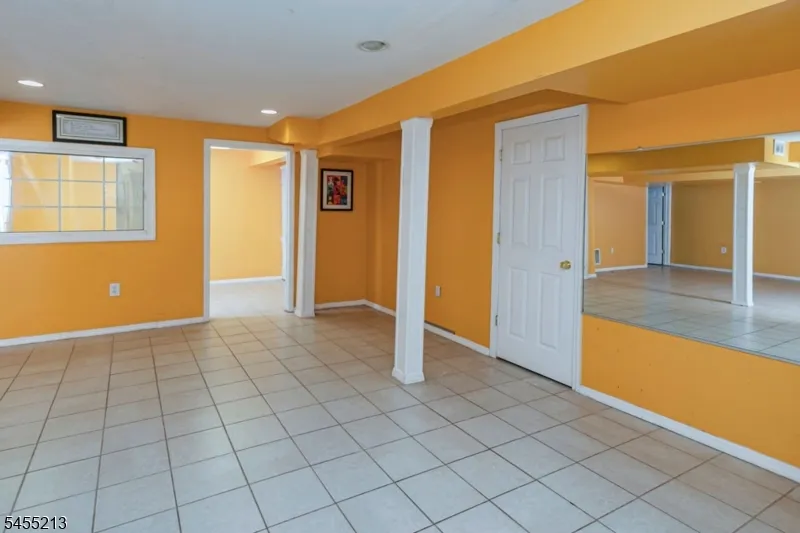 9 Chipwood Ln North Brunswick, NJ 08902