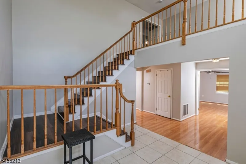 9 Chipwood Ln North Brunswick, NJ 08902