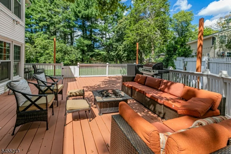 9 Chipwood Ln North Brunswick, NJ 08902
