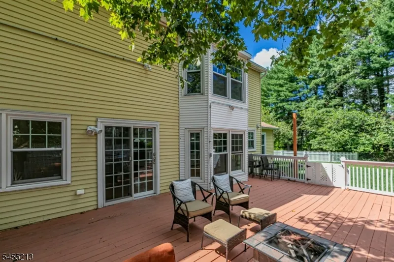 9 Chipwood Ln North Brunswick, NJ 08902