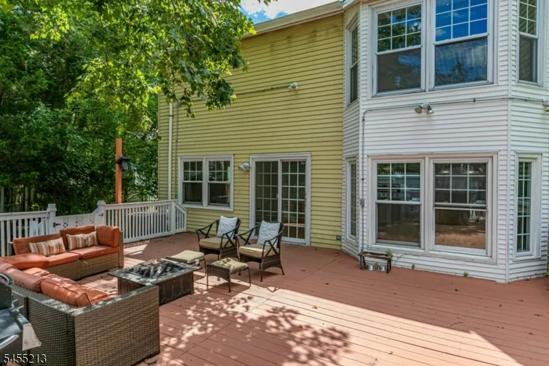 9 Chipwood Ln North Brunswick, NJ 08902