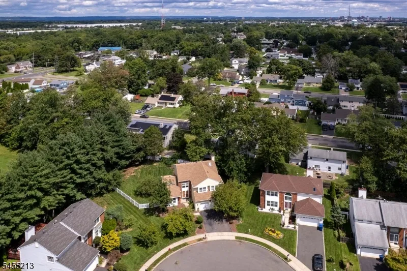 9 Chipwood Ln North Brunswick, NJ 08902