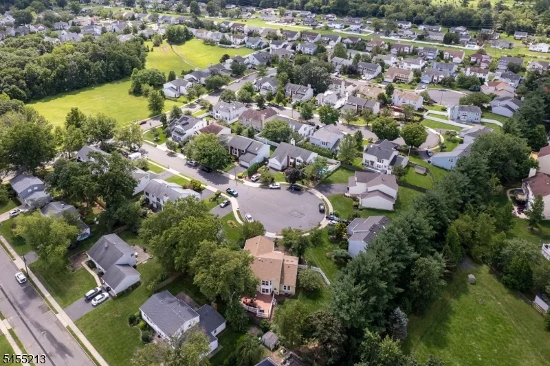 9 Chipwood Ln North Brunswick, NJ 08902