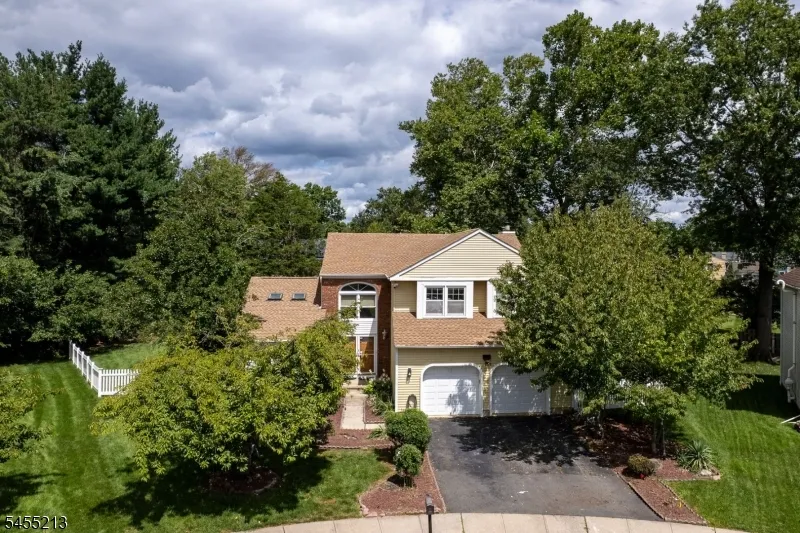 9 Chipwood Ln North Brunswick, NJ 08902