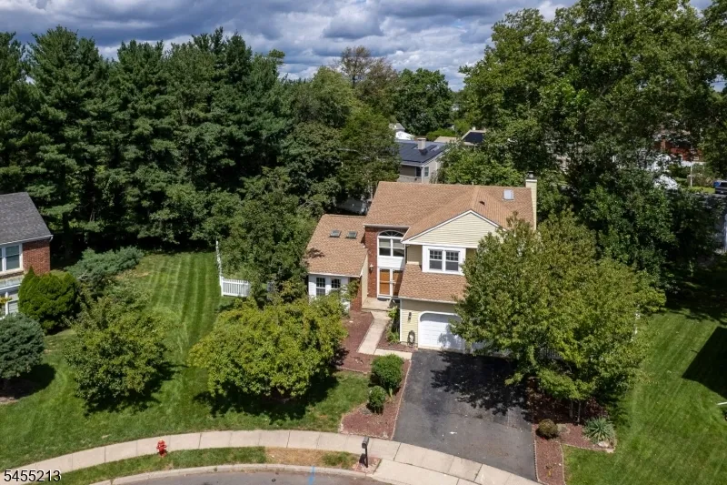 9 Chipwood Ln North Brunswick, NJ 08902