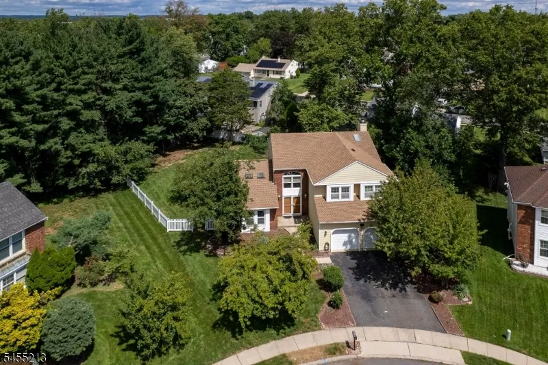 9 Chipwood Ln North Brunswick, NJ 08902