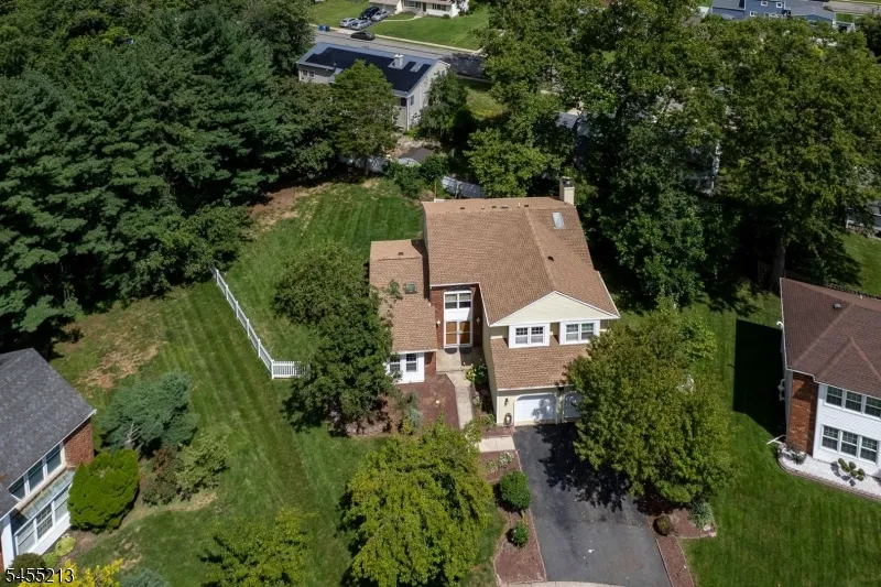 9 Chipwood Ln North Brunswick, NJ 08902