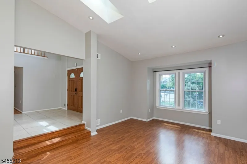 9 Chipwood Ln North Brunswick, NJ 08902