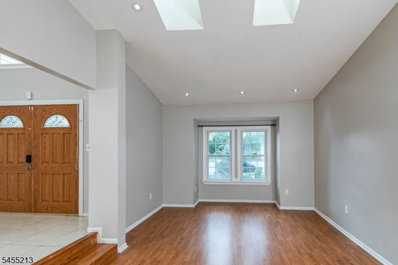 9 Chipwood Ln North Brunswick, NJ 08902