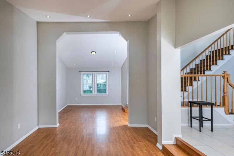 9 Chipwood Ln North Brunswick, NJ 08902