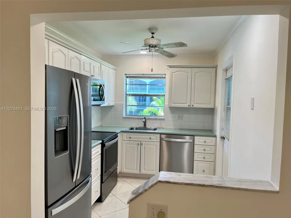 581 Blue Heron Dr #212-B Hallandale Beach, FL 33009