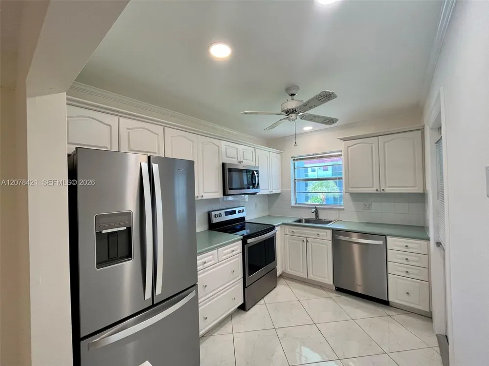 581 Blue Heron Dr #212-B Hallandale Beach, FL 33009
