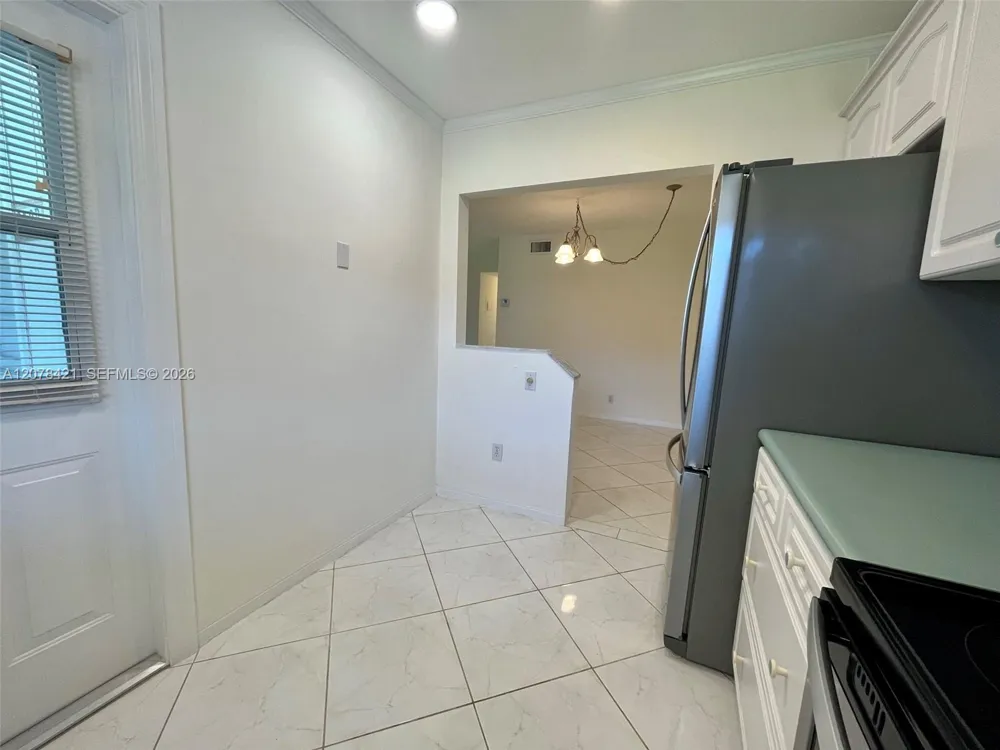 581 Blue Heron Dr #212-B Hallandale Beach, FL 33009