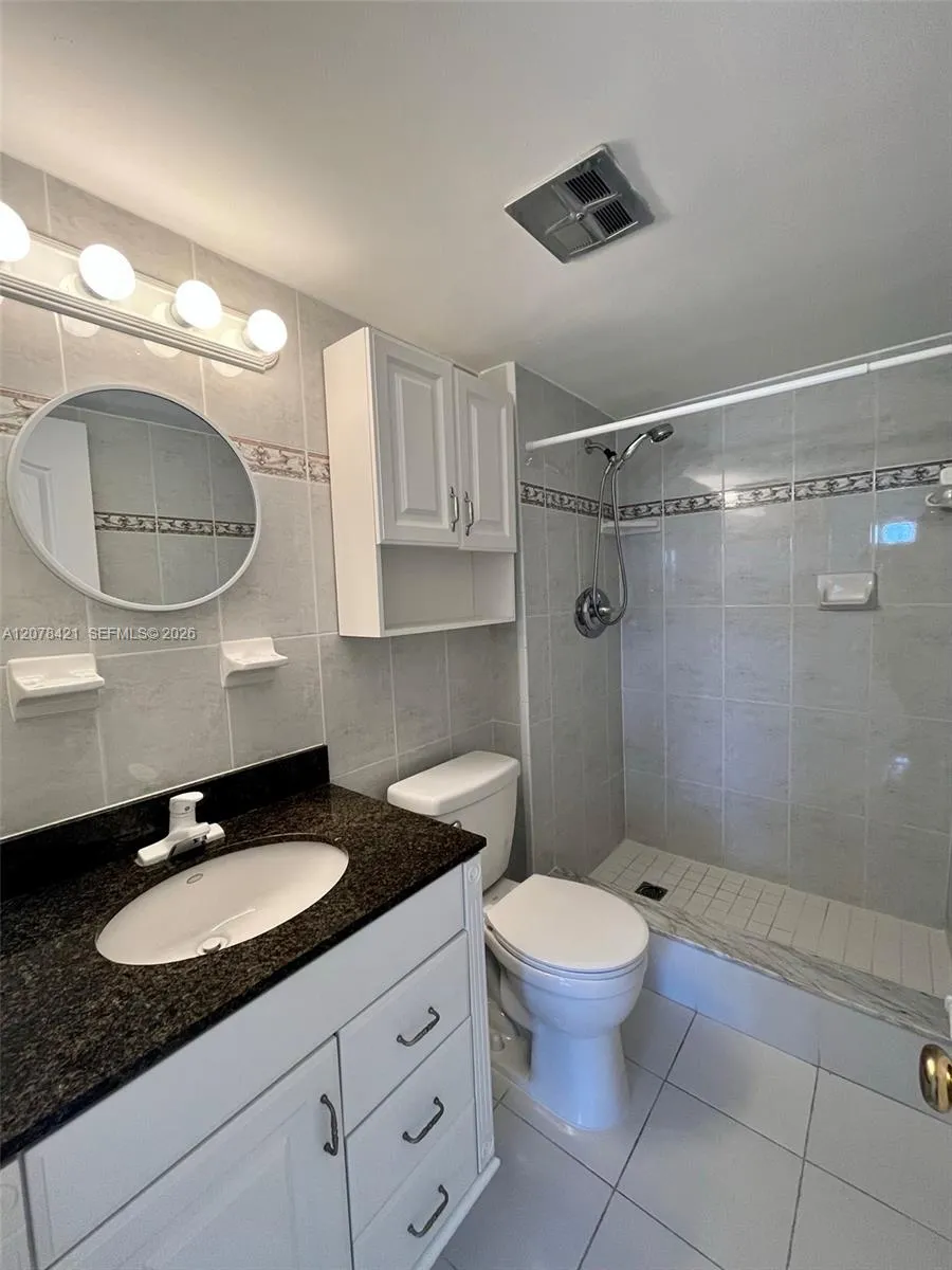 581 Blue Heron Dr #212-B Hallandale Beach, FL 33009