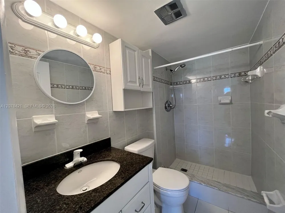 581 Blue Heron Dr #212-B Hallandale Beach, FL 33009