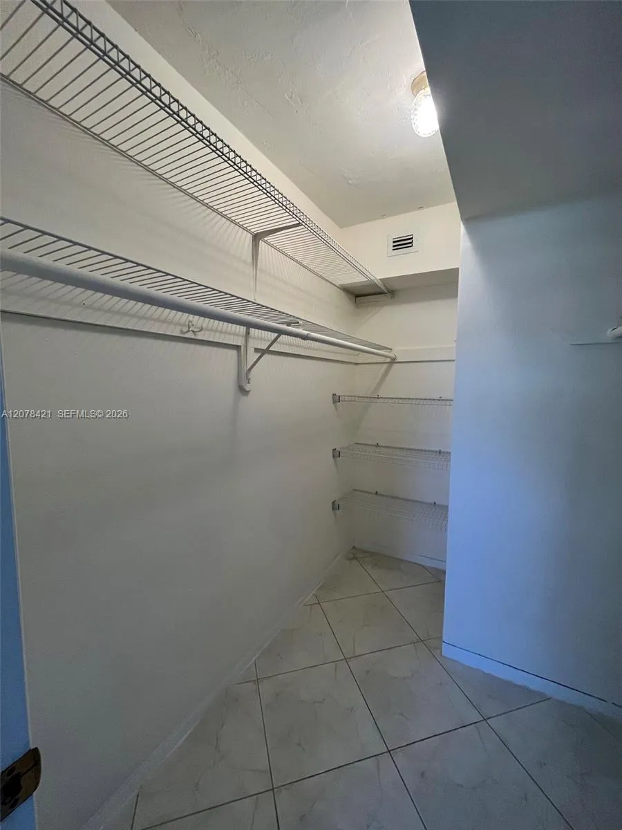 581 Blue Heron Dr #212-B Hallandale Beach, FL 33009