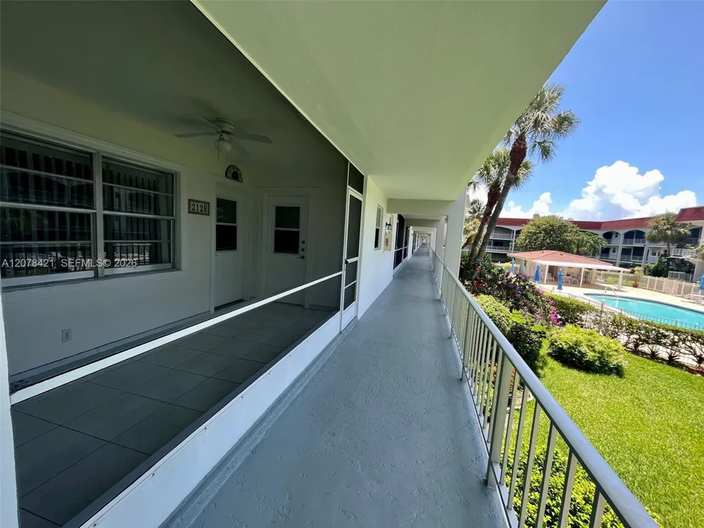581 Blue Heron Dr #212-B Hallandale Beach, FL 33009