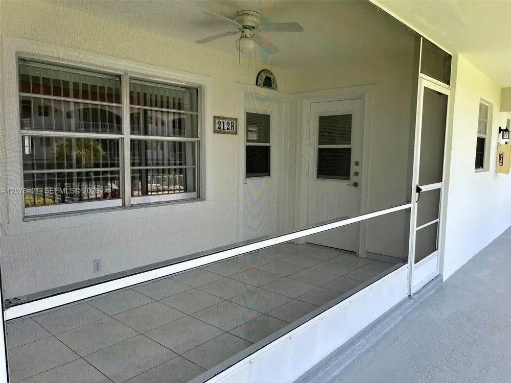 581 Blue Heron Dr #212-B Hallandale Beach, FL 33009